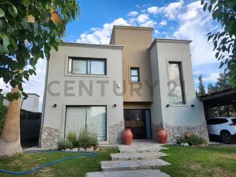 CASA , RODEO DE LA CRUZ EN GUAYMALLÉN