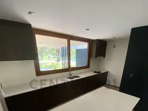 Casa en Alquiler en Miralagos Club de Campo