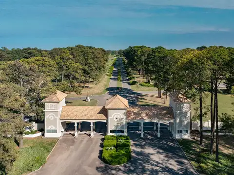 Terreno en Los Pinares C. Club