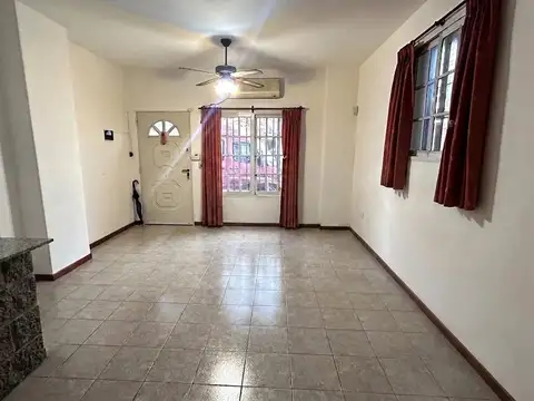 Depto Tipo Casa 2 ambientes con 1 baño
