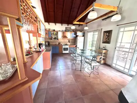 Casa 4 ambientes con 3 baños