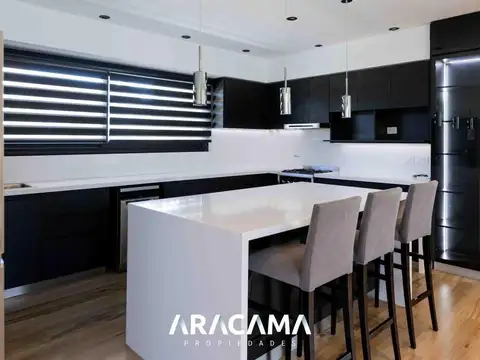 Casa 5 ambientes con 3 baños