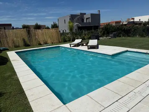 Santo Tomas - Mariano Acosta 3098
