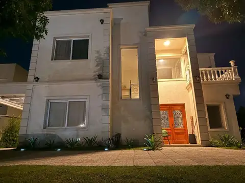 Casa en Venta 5 ambientes en Santo Tomas