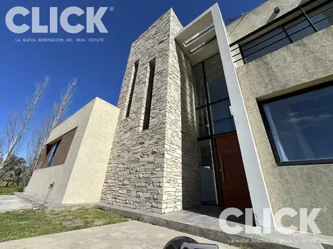 Casa en Alquiler con 4 cocheras