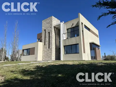 Casa 5 ambientes con 3 baños