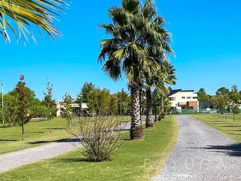 Alquiler Temporal  Polo - Casa en Barrio Marinas Del Pilar -