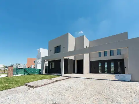 VENTA CASA 6 AMB  LAGUNA SANTA ANA TIGRE BENAVIDES