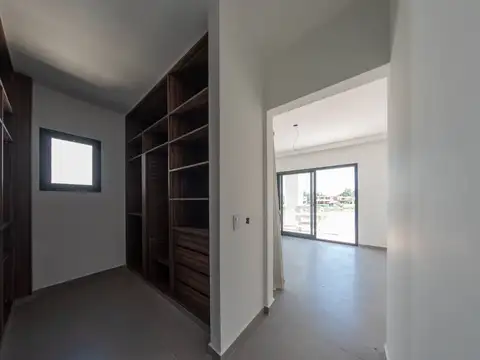 Casa en Venta con 4 cocheras