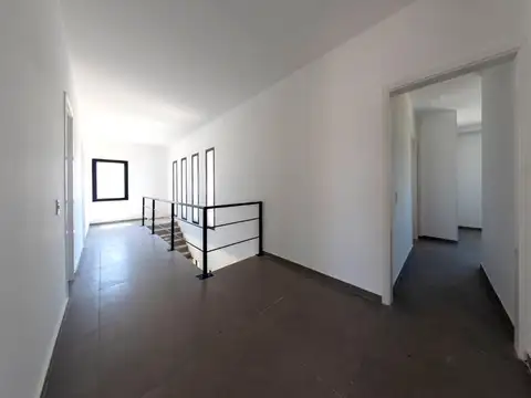 Casa 6 ambientes con 4 baños