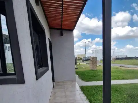 Casa en Venta en Laguna Azul, USD 135.000