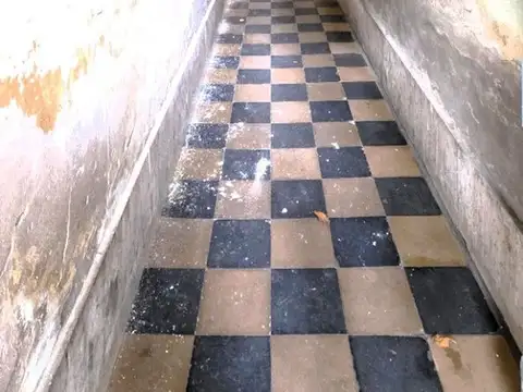 Casa 8 ambientes con 3 baños