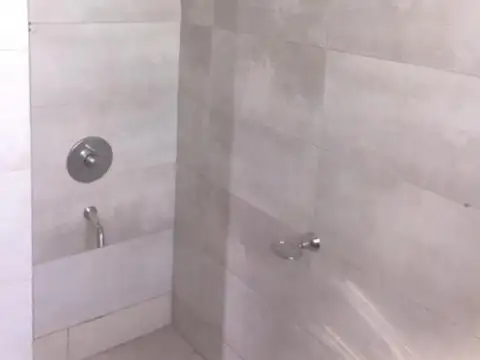 OPORTUNIDAD CASA 4 AMB LOTE 1200M2 USO COMER ESCUCHA OFERTA