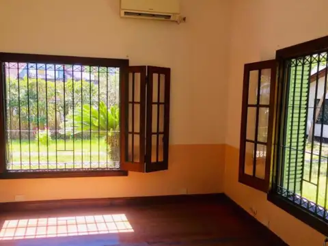 Casa en Venta con 5 cocheras