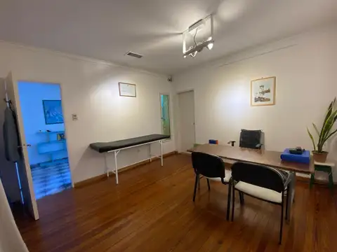 Casa 8 ambientes con 3 baños