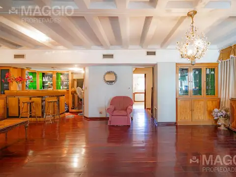 Casa en Venta con 5 cocheras