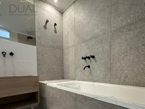 VENTA CASA 3 DORMITORIOS CON PATIO Y TERRAZA EN BARRIO LOURDES