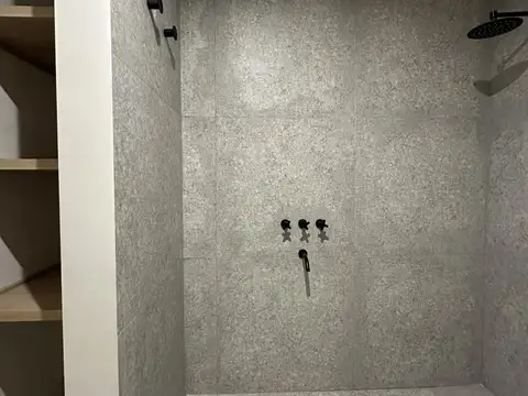 VENTA CASA 3 DORMITORIOS CON PATIO Y TERRAZA EN BARRIO LOURDES