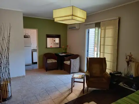 Encantador monoambiente al frente con balcon, bajas expensas!