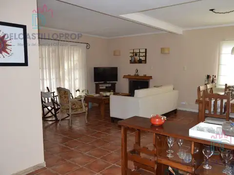 Casa 5 ambientes con 3 baños