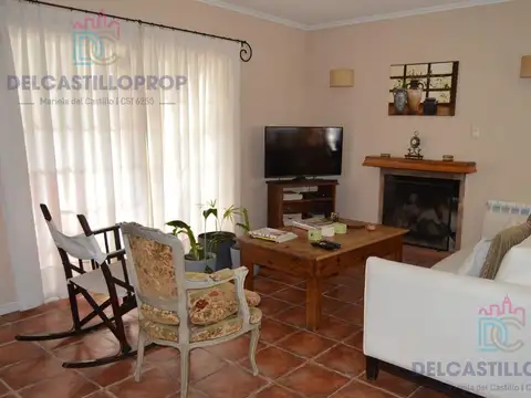 Casa en Venta con 3 cocheras