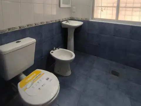 CASA DE 1 DORM. CERCANO POLIDEPORTIVO "FINITO" GEHRMANN