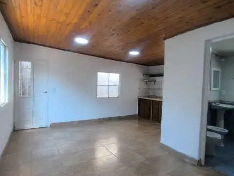 Casa 2 ambientes con 1 baño