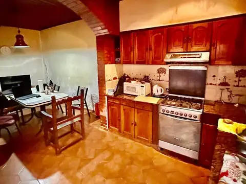 Venta Casa a reciclar - Pque Avellaneda - 4 amb