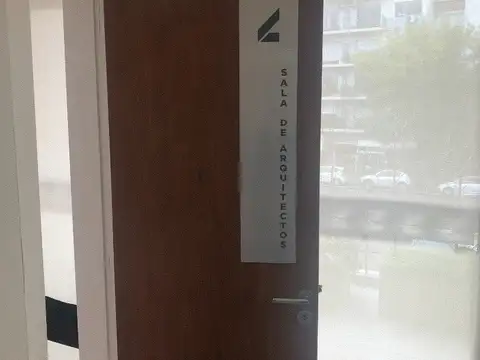 Oficina en Alquiler con 3 cocheras