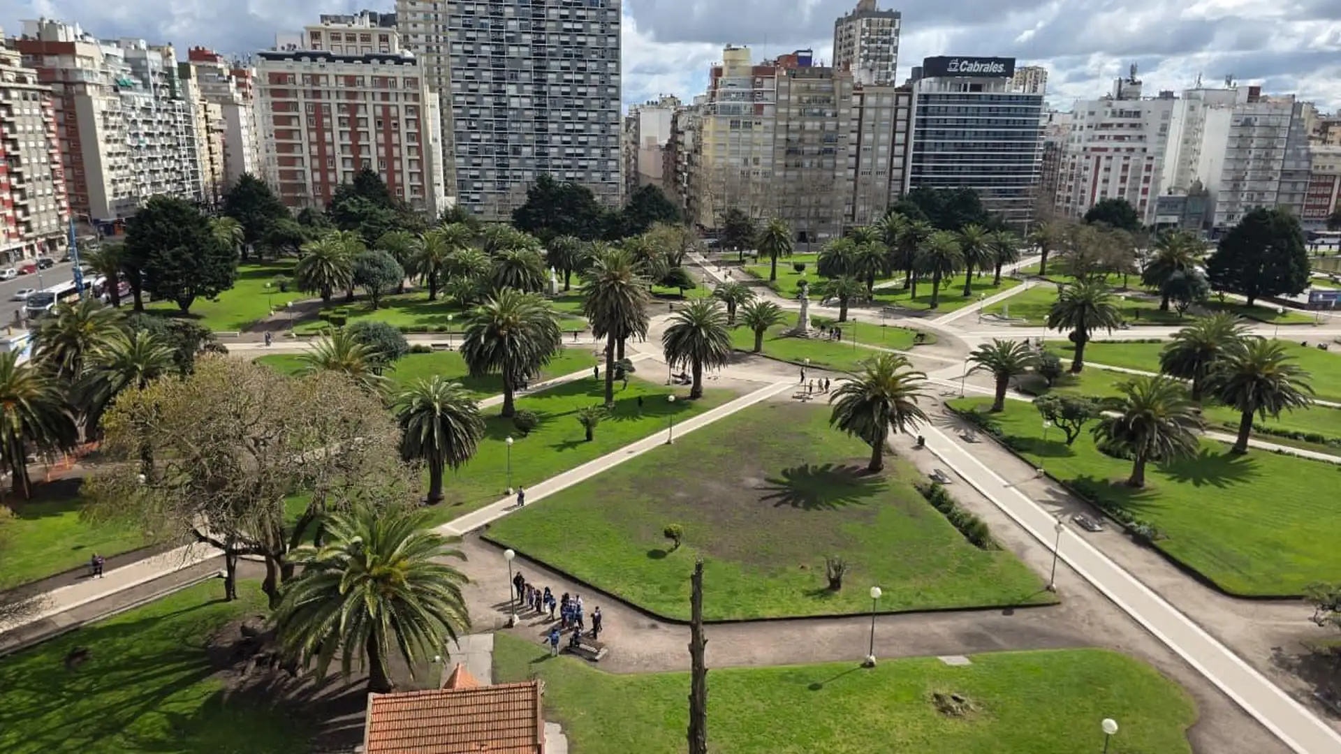 VENTA - Departamento 3 ambientes reciclado con balcón y vista a Plaza Colón