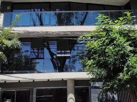 Piso Esclusivo 3 Dormitorios con pileta, quincho, frente parque independencia- Abasto