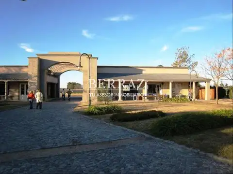Lote venta de 1126 m2 en barrio Ombúes en Estancias del Pilar
