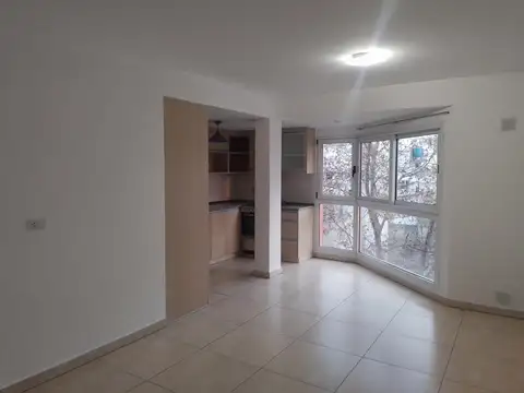 Semipiso 2 ambientes a la calle - Bolívar 2700