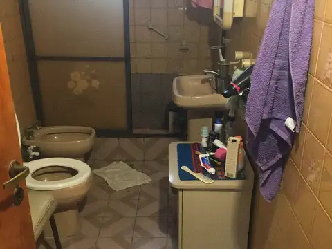 CASA 4 AMBIENTES CON FONDO LIBRE