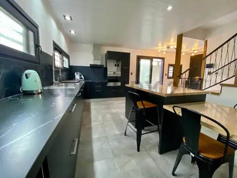 54 entre 6 y C. Centenario , Piso 0