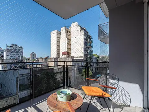 Venta. Monoambiente. Piscina. Ituzaingó y Montes de Oca.