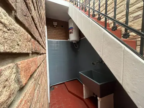 Depto Tipo Casa 3 ambientes con 2 baños