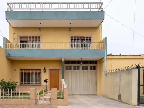Venta casa de 5 amb en dos plantas s/300 m² de terreno