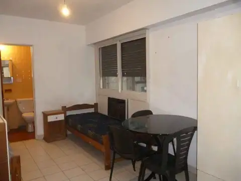 Alq. Monoambiente amoblado. Vigilancia. Amenities.