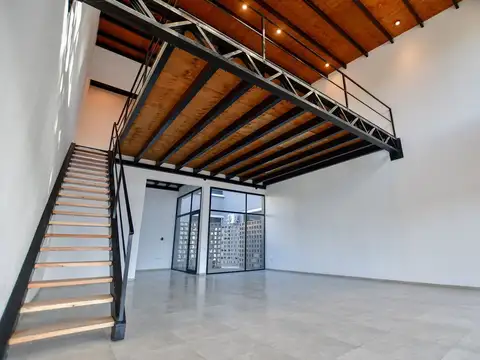 Local comercial en alquiler sobre Av. 520