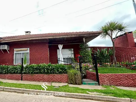 CASA EN VENTA 4 AMBIENTES EN EL CENTRO DE CAPILLA DEL SEÑOR