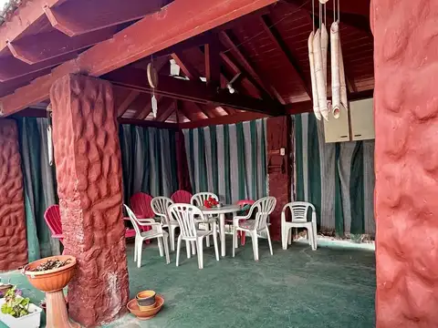 Casa 4 ambientes con 2 baños