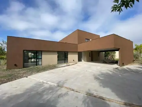 Casa 4 AMB C/ 2 Cocheras y Pileta - IDEAL INVERSOR - Terravista