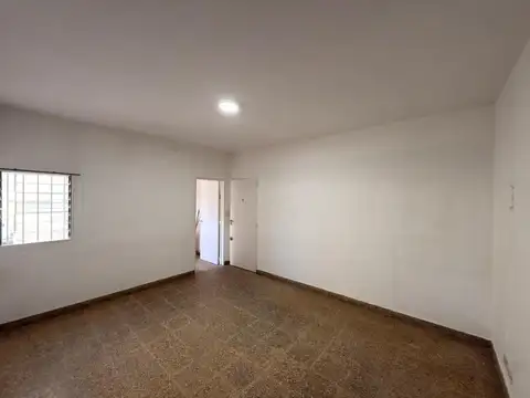 Departamento 2 ambientes sobre Calle Parana