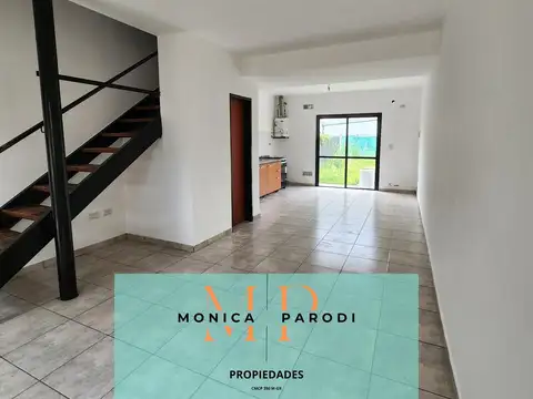 Casa en Alquiler con 2 cocheras