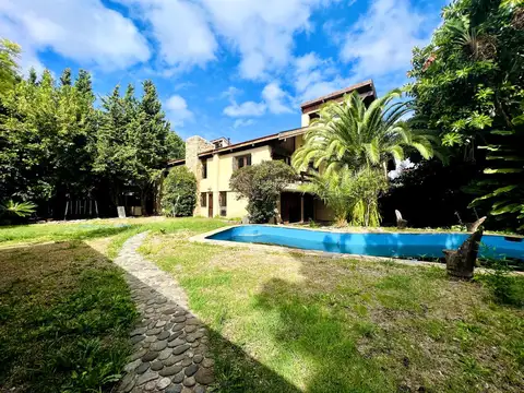 Casa en Alquiler- Martínez - Con Gran Jardín y Pileta!