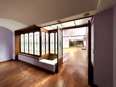Casa en Alquiler con 5 cocheras
