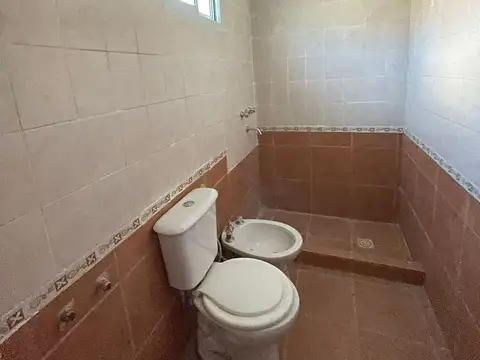 Casa 5 ambientes con 1 baño