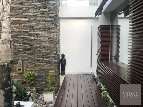 Casa en Venta con 2 cocheras