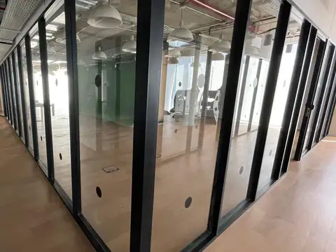 Oficina en Alquiler con 20 cocheras